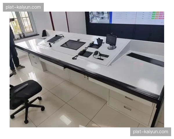 中心控制台实现全局信号可视 调度逻辑由繁化简